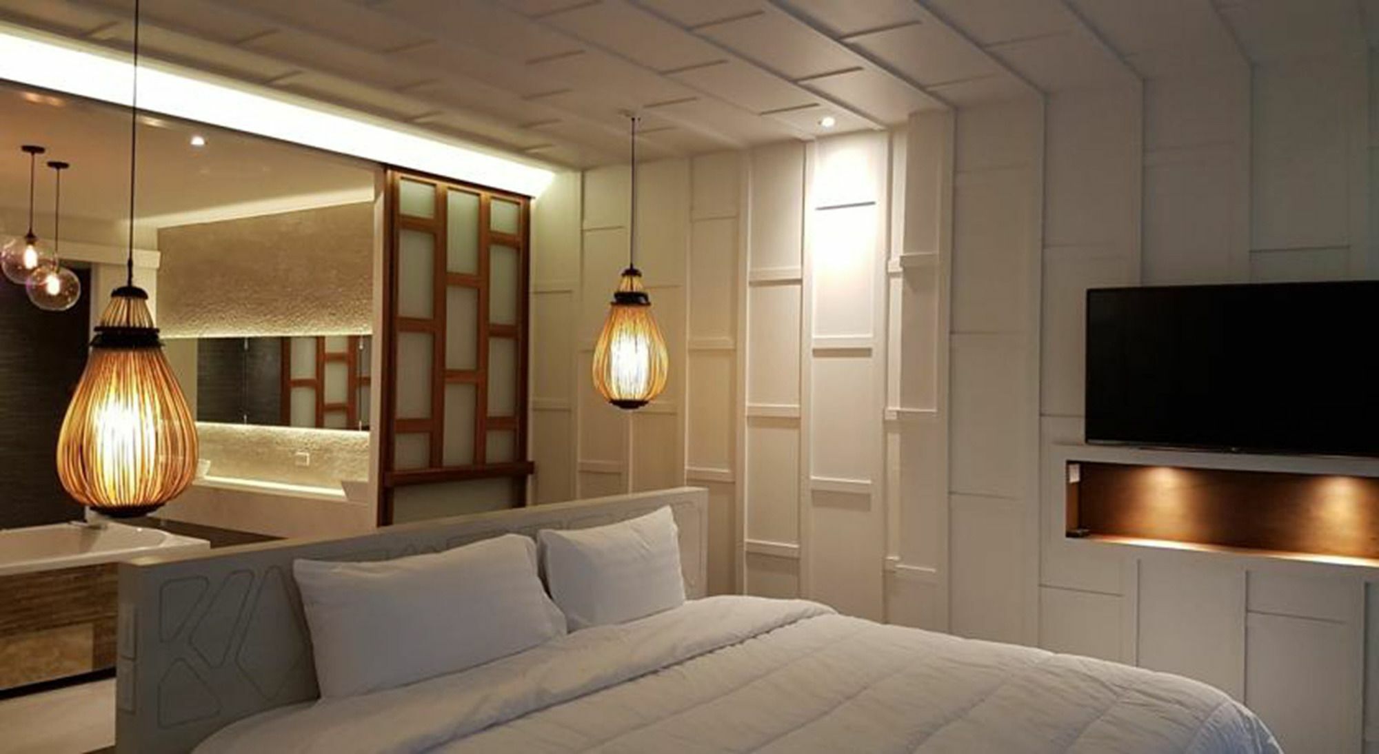 Whale - Sha Hotel Hua Hin