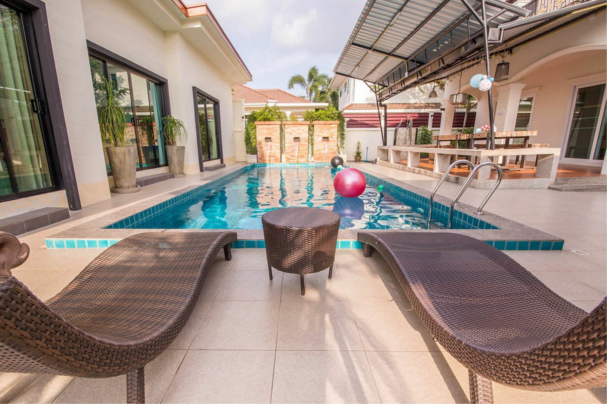 Baan Big Family Pool Hotel *