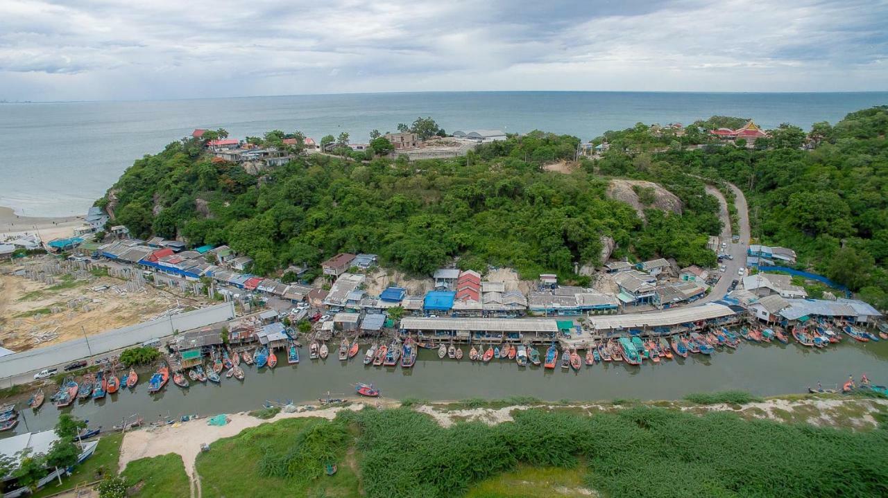 เลทซี&กรีนเวฟ พูลวิลล่า เดินลงทะเล100เมตร Let's Sea & Greenwave Hua-hin Pool Walk To 100m *