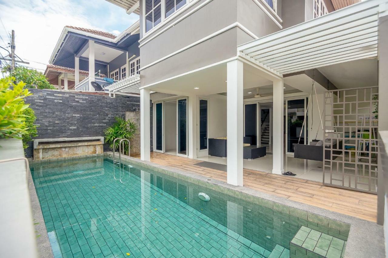 Modern Pool House