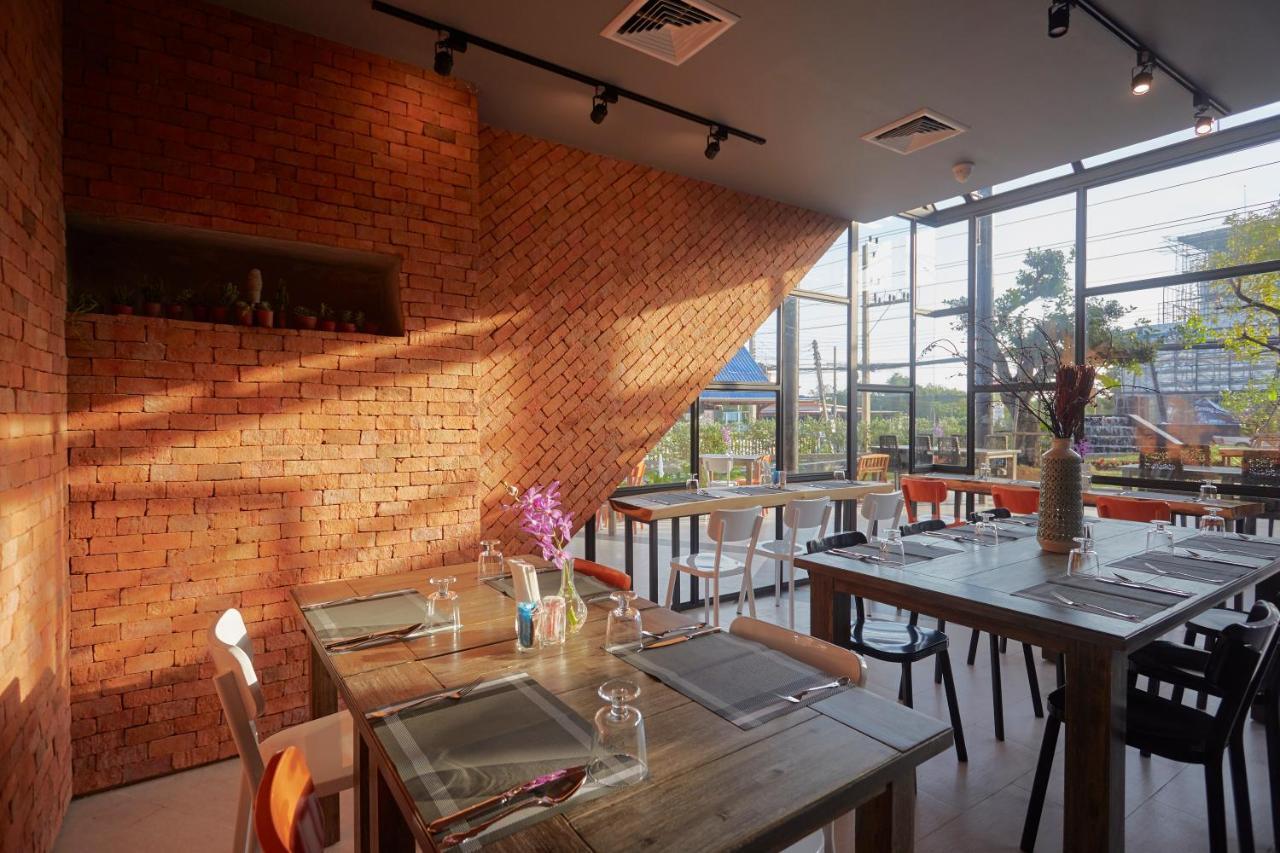 Whale - Sha Hotel Hua Hin