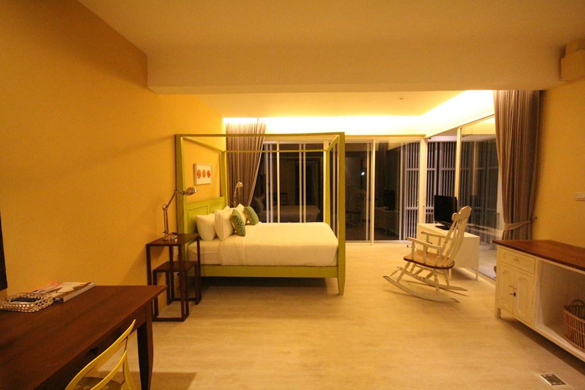 Villa S