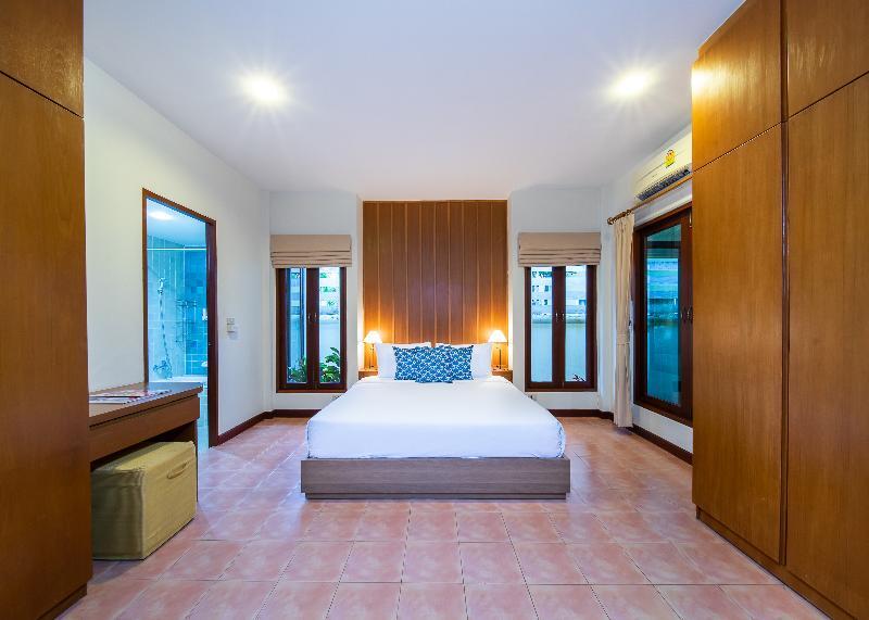 Blu Marine And Hotel HHQ