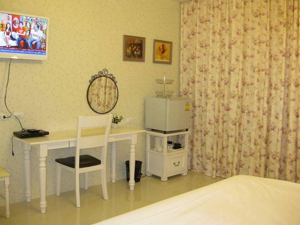 Vanilla Summer Hotel